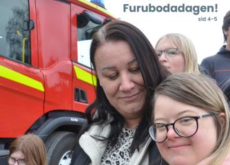 På bild syns deltagare som ställer frågor till brandkåren som besökte Allmän kurs Omvärld i Yngsjö